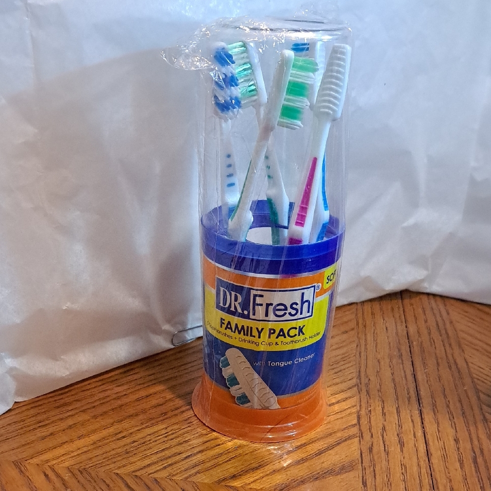 Dr Fresh Family 5 Pack Soft Toothbrushes & Tongue Cleaners NIB
